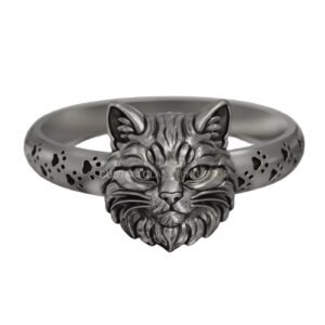 Sterling silver cute cat face ring, polished silver three-quarter angle