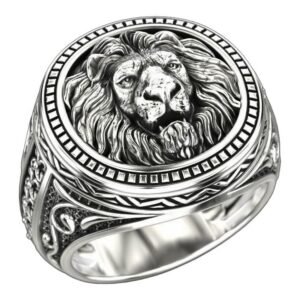 patterned sterling silver lion ring with ornamental borders and engraved sides